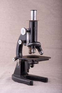 Muzei58_Микроскоп от среда на ХХ в
