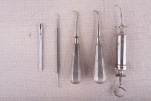 Muzei282_Зъболекарски инструменти за вадене на зъби