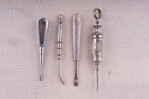 Muzei283_Зъболекарски инструменти за вадене на зъби